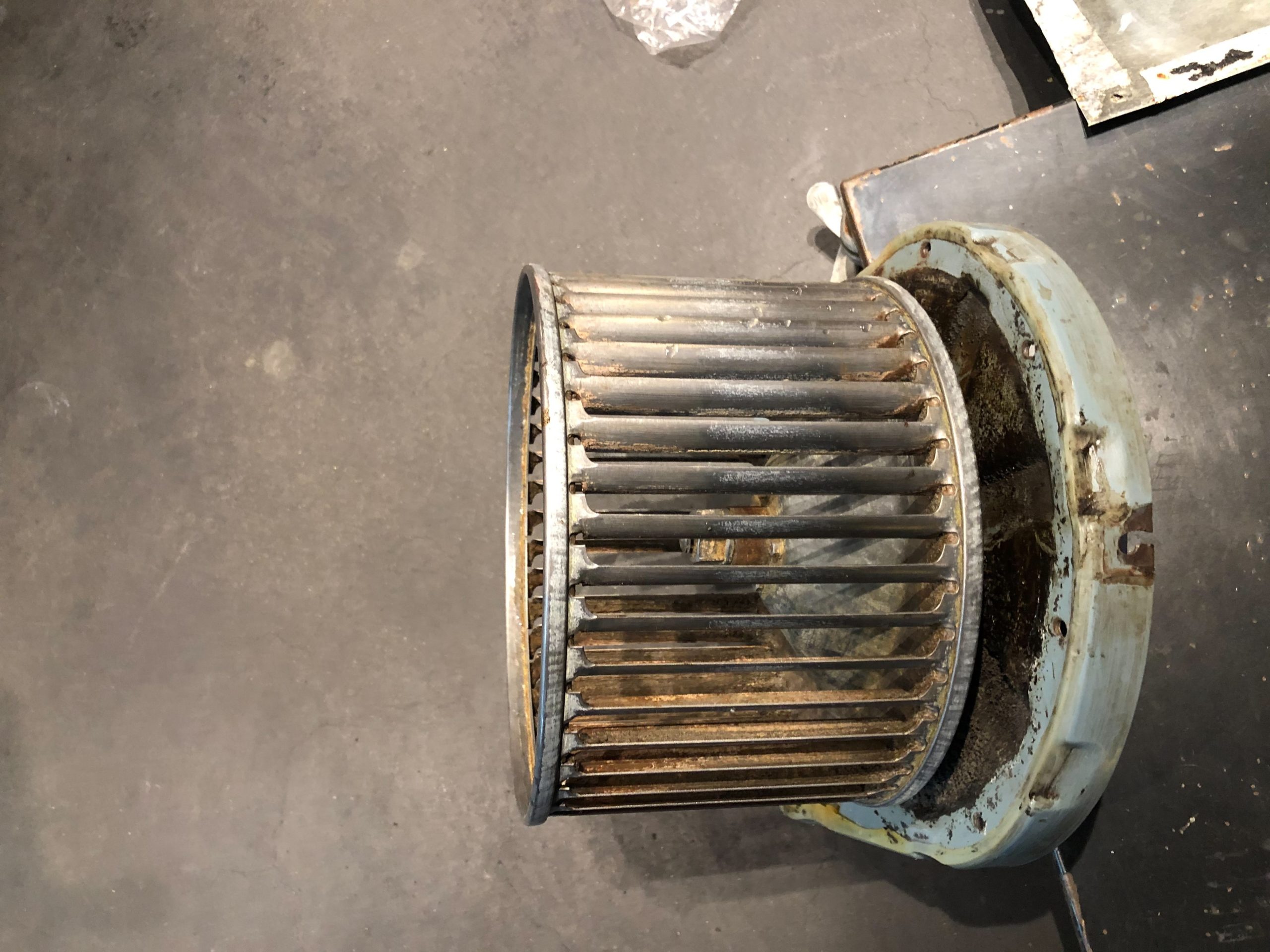 ファン・シャフト摩耗のサインと解決策