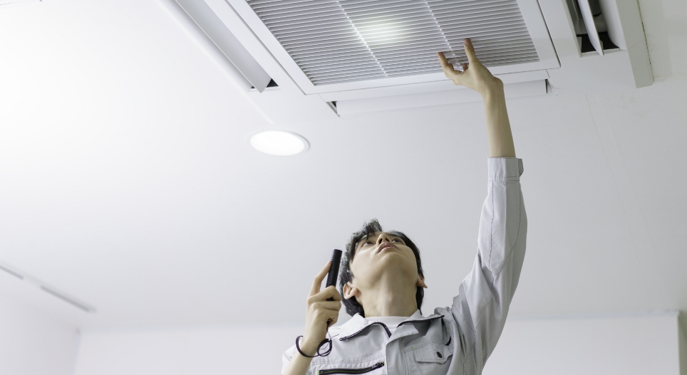 【ビル管理の現場向け】冷房も暖房も効かない時の確認手順と業者依頼の判断基準